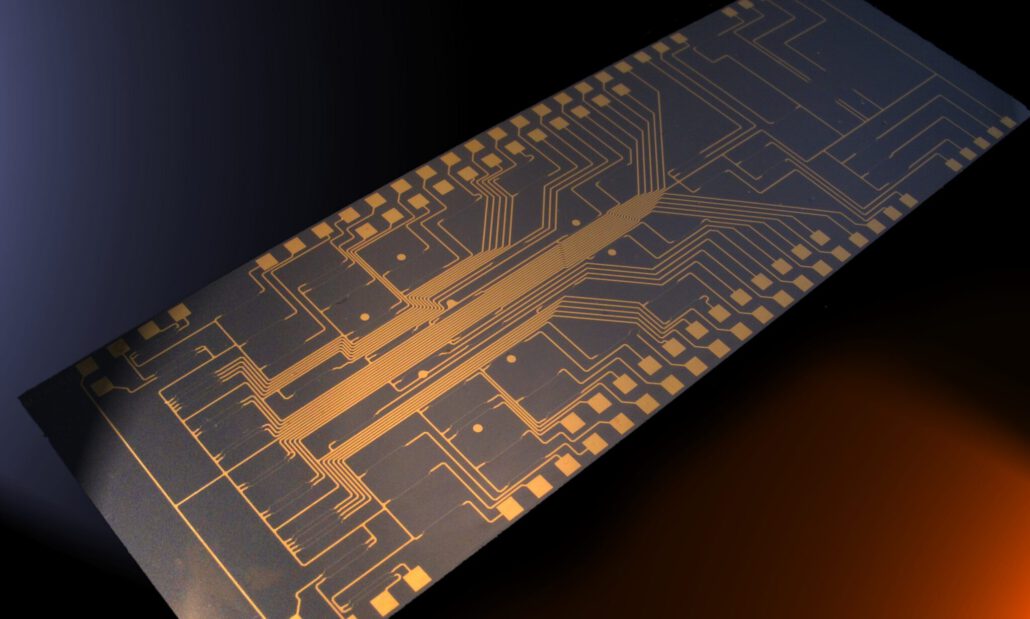 A dense photonic integrated circuit on silicon nitride, manufactured by LioniX International.