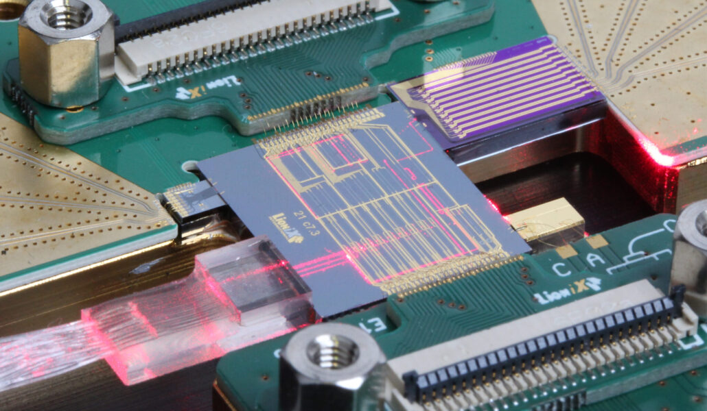 Photonic integrated circuit and the module based on silicon nitride.